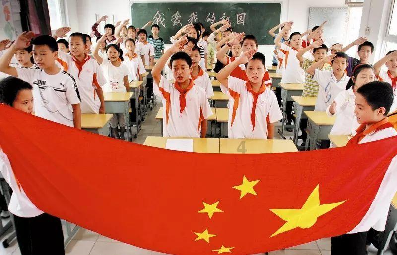 热门话题,全面了解适合常年在室外摆的桌椅